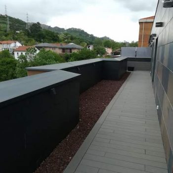 terraza con grava volcanica en bizkaia